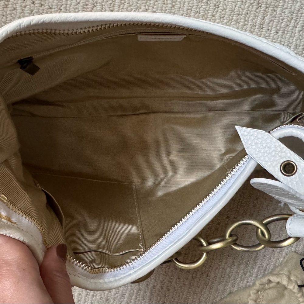 Burberry White Quilted Small Chain Bag - Picture 6 of 8